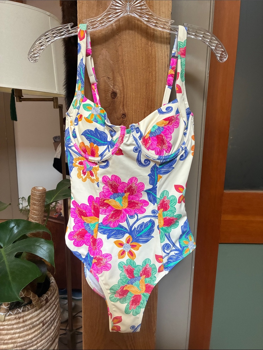 Stunning sexy sweet feminine NWT Cupshe Floral One-Piece Swimsuit S 💕
